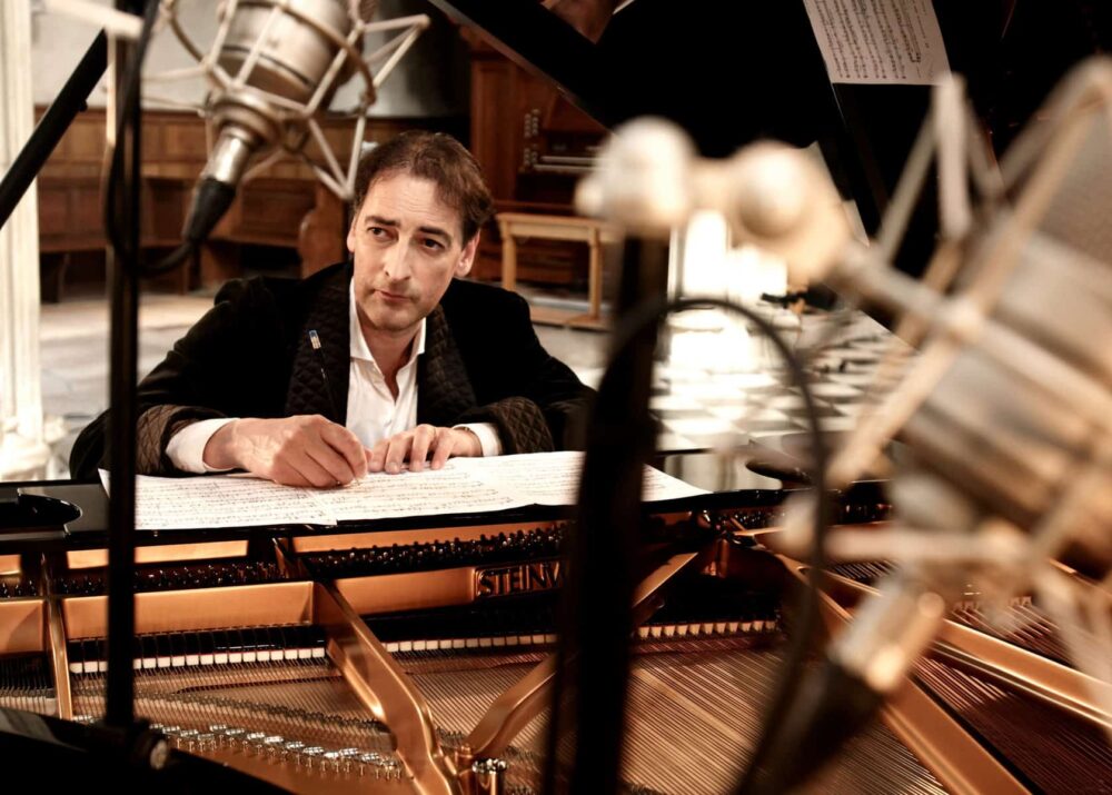 Alistair McGowan